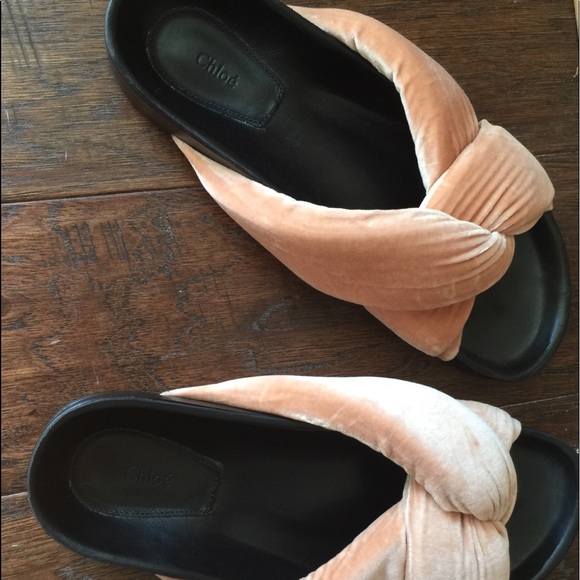 Shoe - flat sandals. - Picture 2 of 5